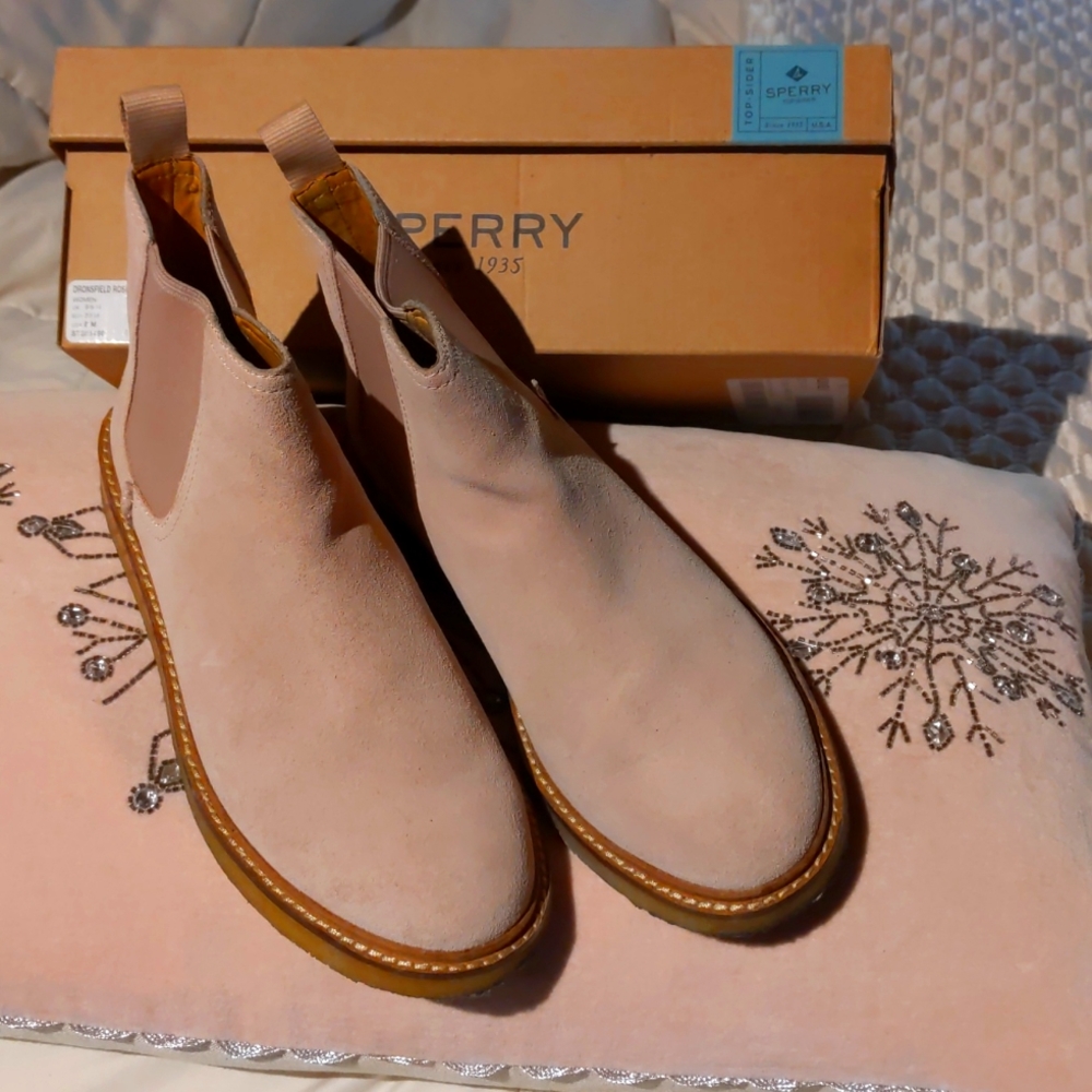 Sperry Chucka Chelsea boots